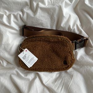 lululemon everywhere belt bag fleece